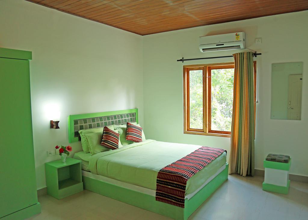 Thekkady Spice Valley Holiday Hotel Room photo